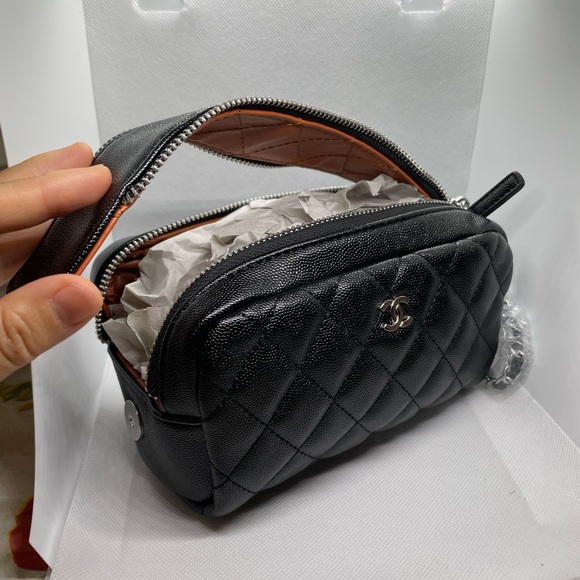 Travel pouch from Chanel beauty line - Picture 6 of 11